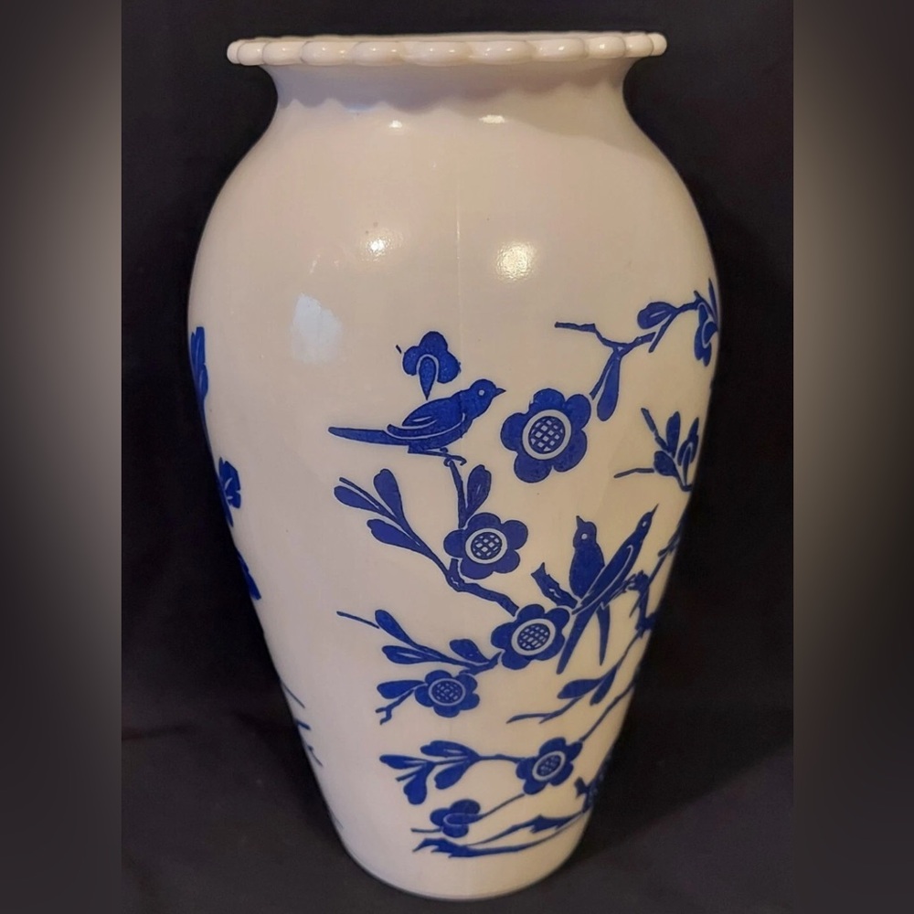 VTG 1940s White & Blue Anchor Hocking Vitrock Milk Glass
Flowers Birds EUC - Picture 10 of 13